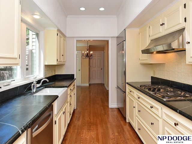 1032 S 112th Plaza, Omaha, NE 68154