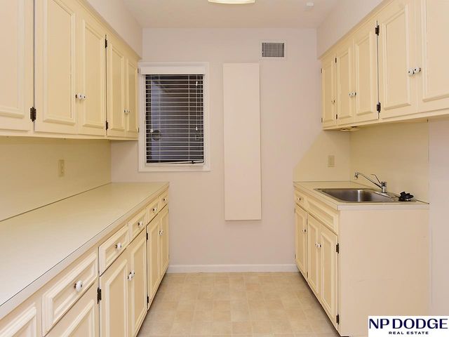 1032 S 112th Plaza, Omaha, NE 68154