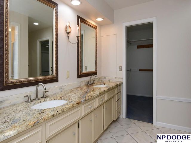 1032 S 112th Plaza, Omaha, NE 68154
