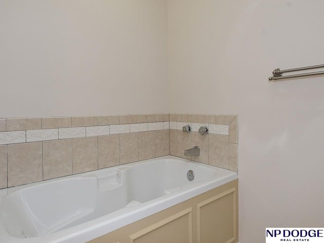1032 S 112th Plaza, Omaha, NE 68154