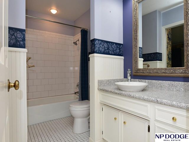 1032 S 112th Plaza, Omaha, NE 68154