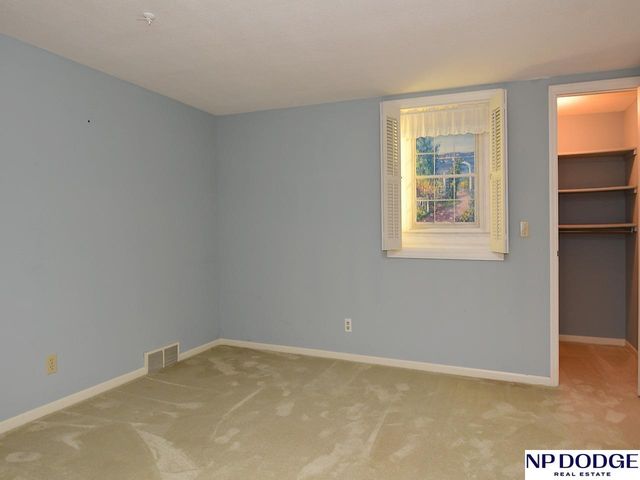 1032 S 112th Plaza, Omaha, NE 68154