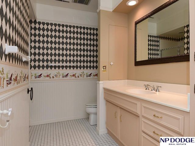 1032 S 112th Plaza, Omaha, NE 68154