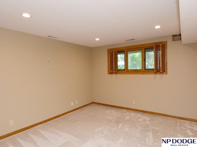 1032 S 112th Plaza, Omaha, NE 68154
