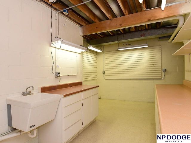 1032 S 112th Plaza, Omaha, NE 68154