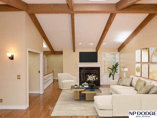 1032 S 112th Plaza, Omaha, NE 68154