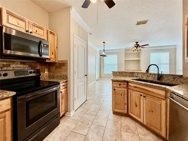 18013 VILLA CREEK DRIVE, Tampa, FL 33647