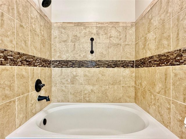 18013 VILLA CREEK DRIVE, Tampa, FL 33647