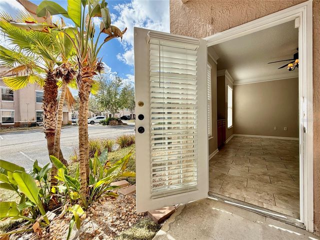 18013 VILLA CREEK DRIVE, Tampa, FL 33647