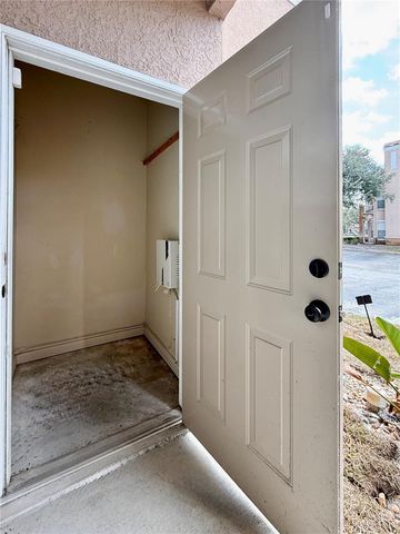 18013 VILLA CREEK DRIVE, Tampa, FL 33647