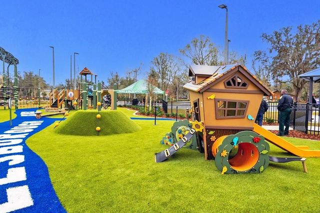 18013 VILLA CREEK DRIVE, Tampa, FL 33647