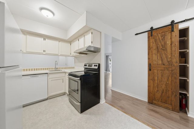 7505 175th Street 124, Tinley Park, IL 60477