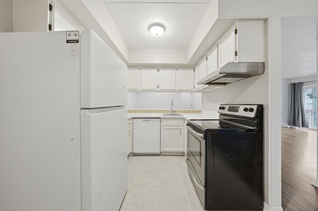 7505 175th Street 124, Tinley Park, IL 60477