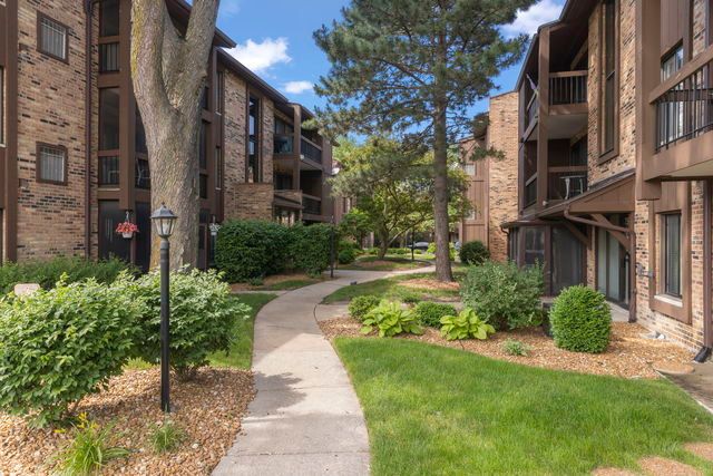 7505 175th Street 124, Tinley Park, IL 60477