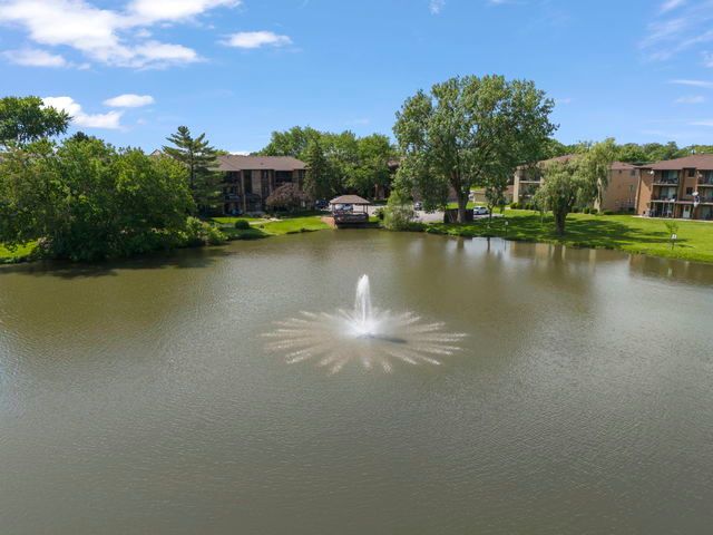 7505 175th Street 124, Tinley Park, IL 60477