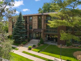 7505 175th Street 124, Tinley Park, IL 60477