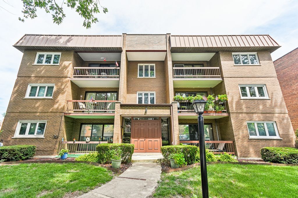 9619 Kedvale Avenue 301, Oak Lawn, IL 60453