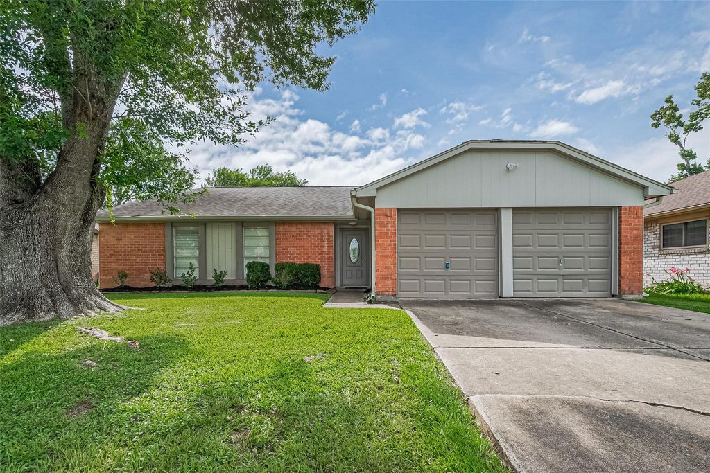 17114 Quail Glen Drive, Houston, TX 77489