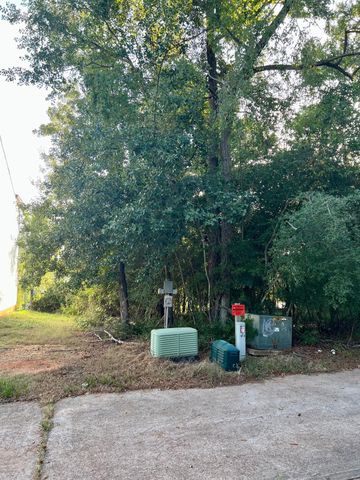 3106 Poe Drive, Montgomery, TX 77356
