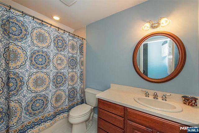 37 Thomas, Wayne, NJ 07470