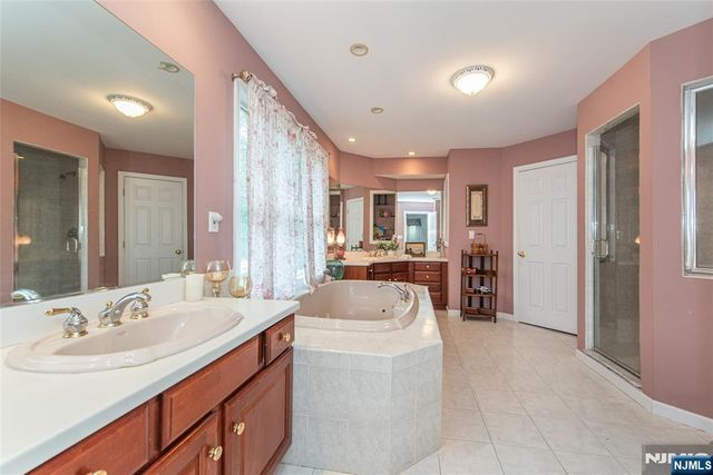 37 Thomas, Wayne, NJ 07470