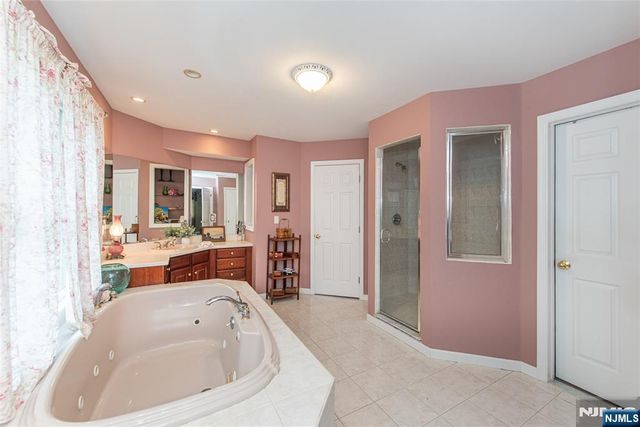 37 Thomas, Wayne, NJ 07470