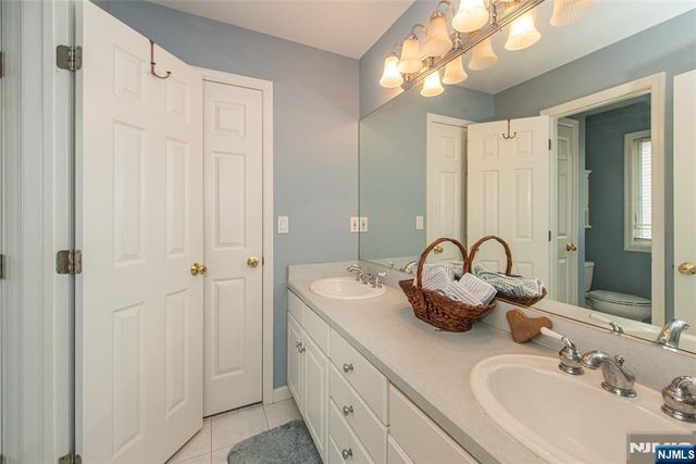 37 Thomas, Wayne, NJ 07470