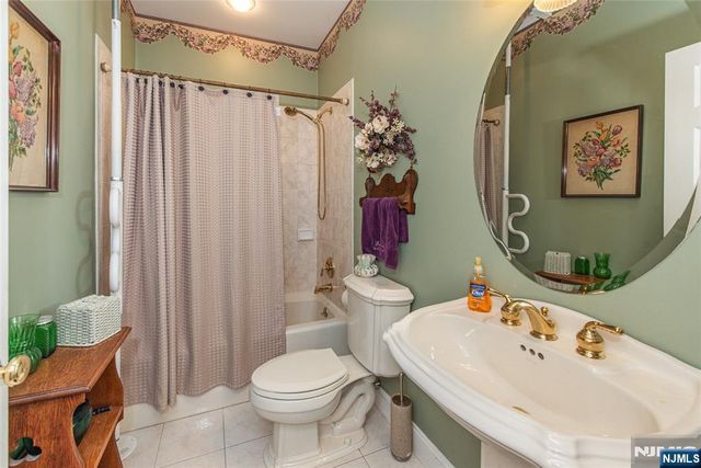 37 Thomas, Wayne, NJ 07470