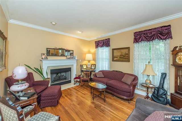 37 Thomas, Wayne, NJ 07470