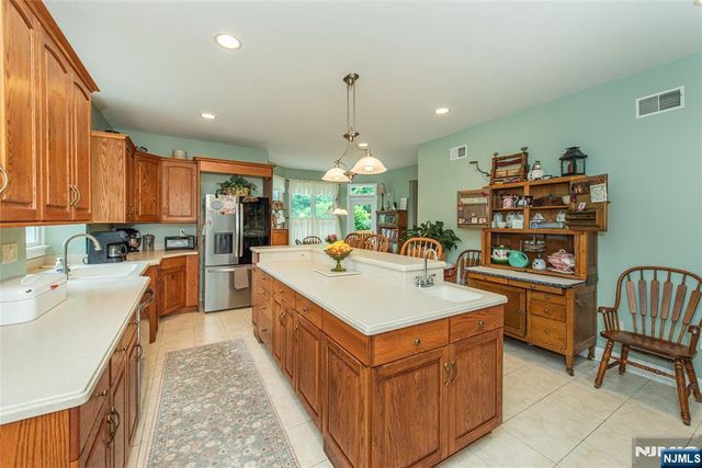 37 Thomas, Wayne, NJ 07470