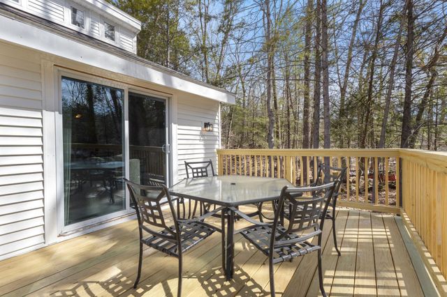 322 Long Shores Drive, Barrington, NH 03825