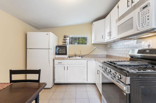 322 Long Shores Drive, Barrington, NH 03825