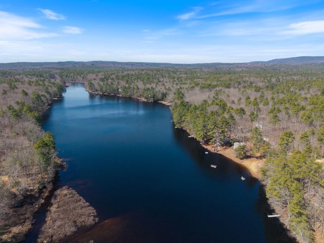 322 Long Shores Drive, Barrington, NH 03825