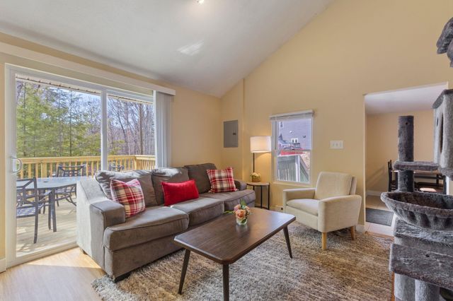 322 Long Shores Drive, Barrington, NH 03825