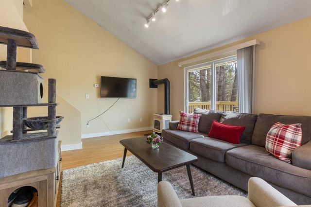 322 Long Shores Drive, Barrington, NH 03825
