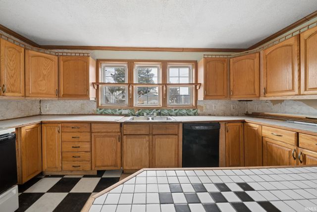 653 N Gentry Street, Frankfort, IN 46041