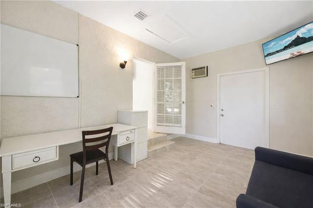 3461 Lakeview DR, Naples, FL 34112