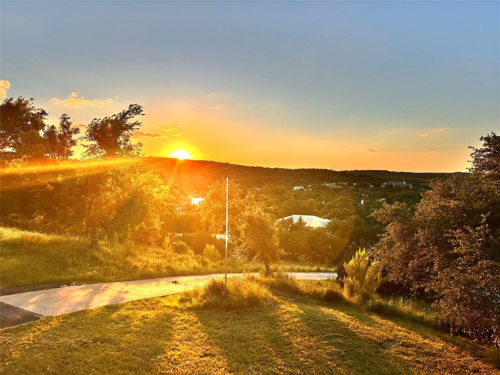 200 Hilltop DR, Dripping Springs, TX 78620