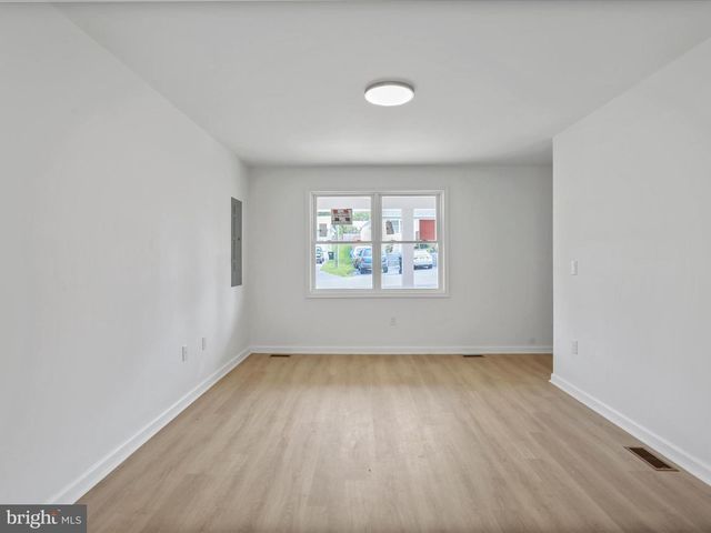657 ASH ST, Strasburg, VA 22657