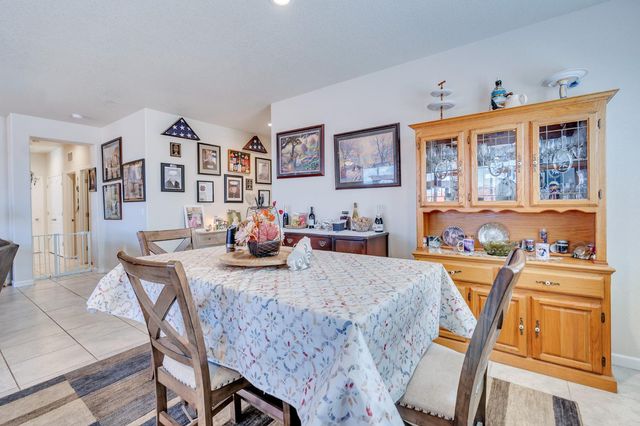 652 Pinelli Dr, Los Banos, CA 93635