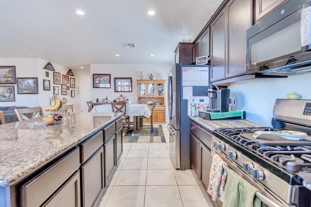 652 Pinelli Dr, Los Banos, CA 93635