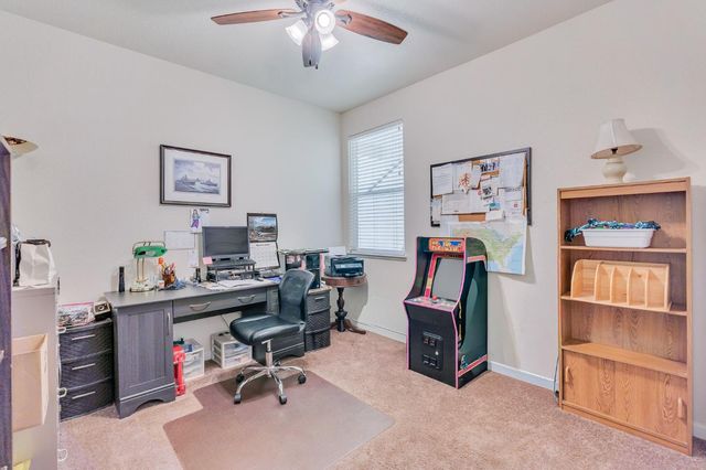 652 Pinelli Dr, Los Banos, CA 93635