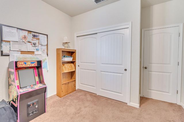 652 Pinelli Dr, Los Banos, CA 93635