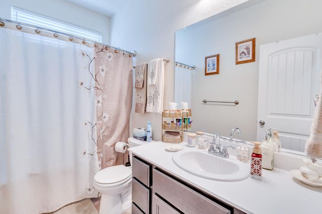 652 Pinelli Dr, Los Banos, CA 93635