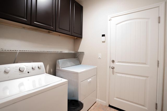 652 Pinelli Dr, Los Banos, CA 93635