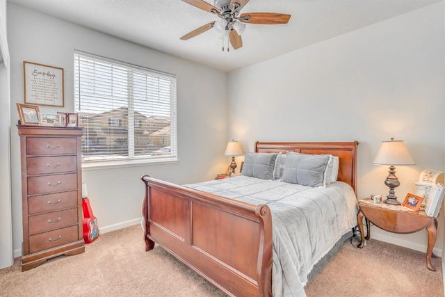 652 Pinelli Dr, Los Banos, CA 93635