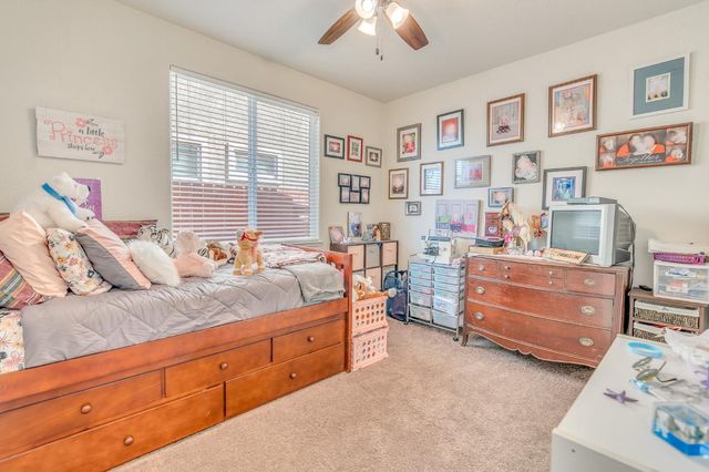 652 Pinelli Dr, Los Banos, CA 93635