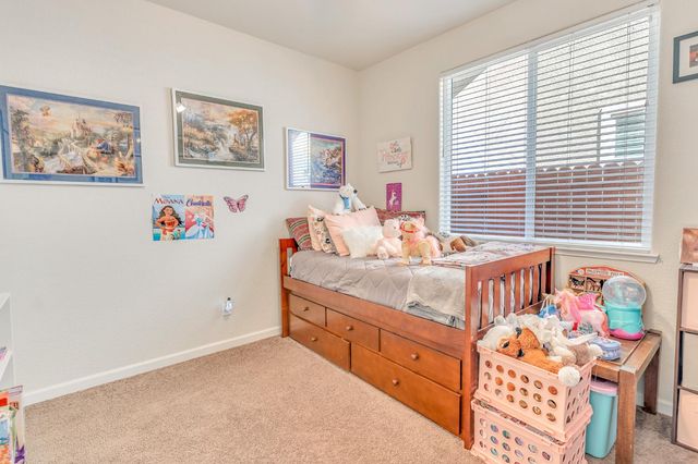 652 Pinelli Dr, Los Banos, CA 93635