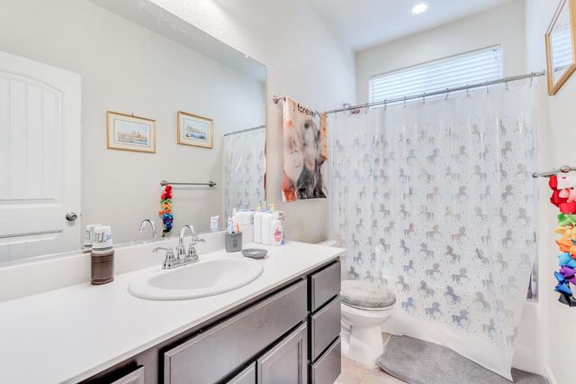 652 Pinelli Dr, Los Banos, CA 93635