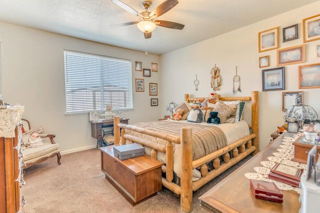 652 Pinelli Dr, Los Banos, CA 93635